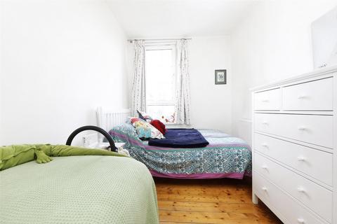 2 bedroom flat for sale, Winchelsea House, London, Swan Road, SE16