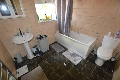 4 bedroom semi-detached house to rent, Headingley Crescent, Leeds LS6