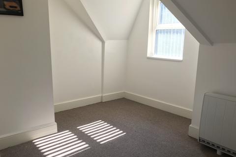 3 bedroom flat to rent, 45 St. Georges Road, Hull HU3