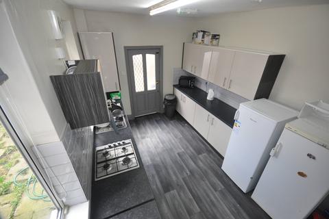 5 bedroom terraced house to rent, Stanmore Road, Burley , Leeds LS4