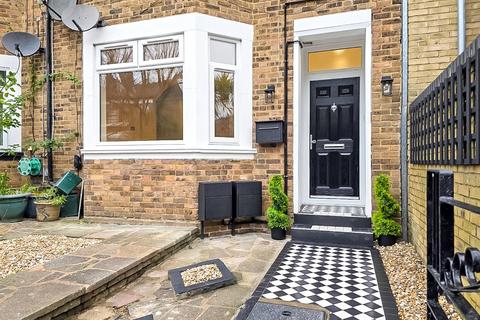 2 bedroom apartment for sale, Myddleton Road, London, N22