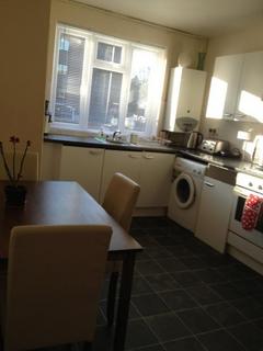 3 bedroom maisonette to rent, High Street, Orpington, Kent, BR6 0NB