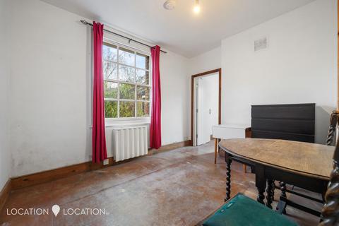 1 bedroom flat for sale, Gibson Gardens, London, N16