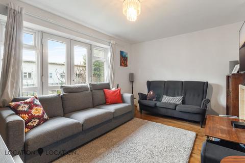 3 bedroom flat for sale, Lordship Road, London, N16