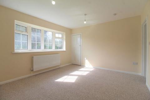 3 bedroom bungalow to rent, Sutton Passeys Crescent, Nottingham, NG8 1BU