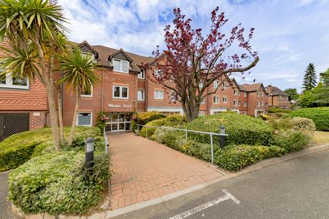 Farnham Close, London N20