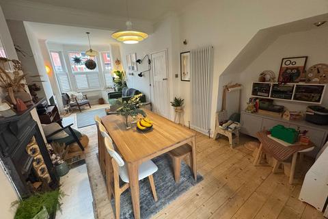 6 Berrie Grove, Manchester, M19 2QA