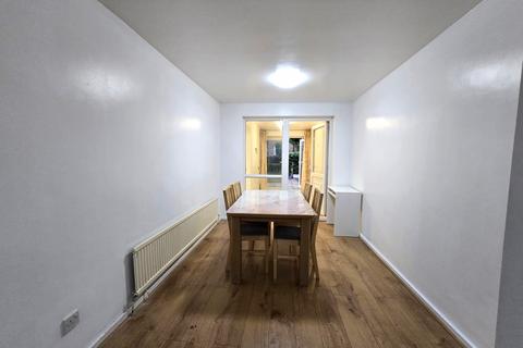 5 bedroom end of terrace house to rent, Crane Close, Dagenham RM10