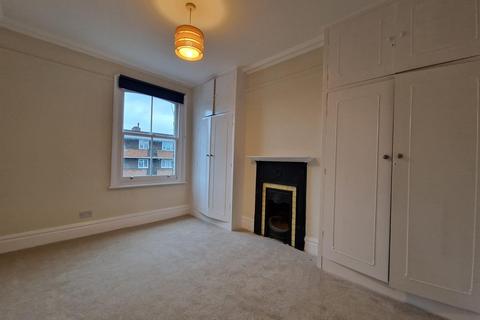 4 bedroom flat to rent, Manor Parade, Manor Road, London