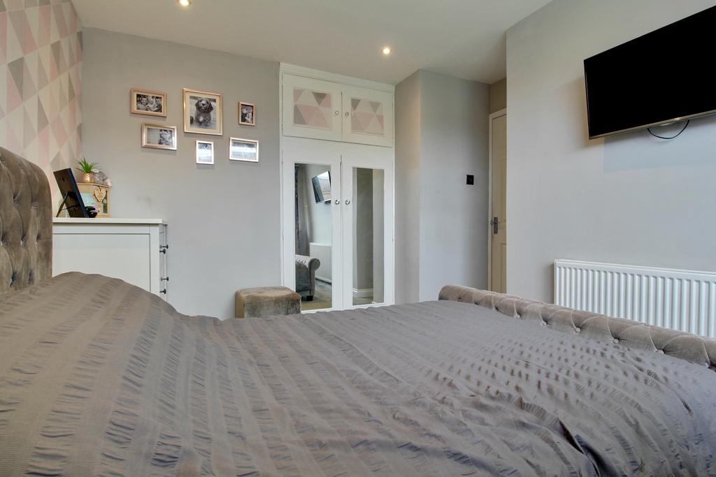 Bedroom 1 - reverse view