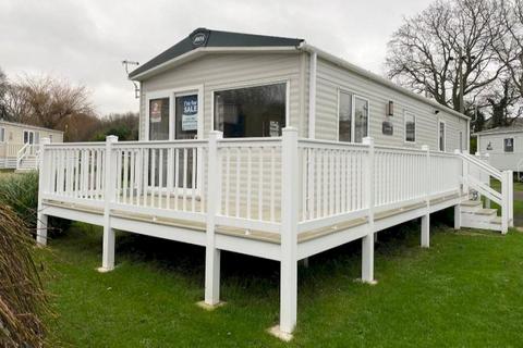 2 bedroom static caravan for sale, Solent Breezes Holiday Park, , Warsash SO31