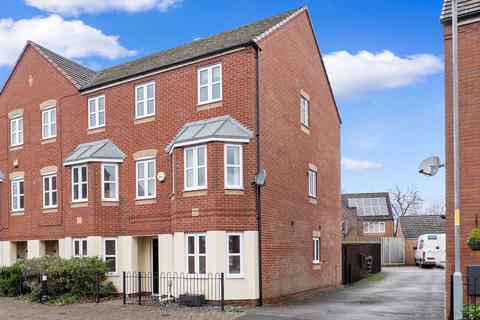 4 bedroom end of terrace house for sale, 25 Dace Road, Broomhall, Worcester. WR5 3FD