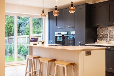 5 bedroom detached house for sale, Folly Place, Hockley, SS5