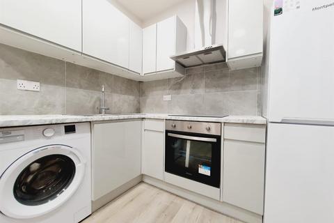 2 bedroom flat to rent, Stamford Hill, London