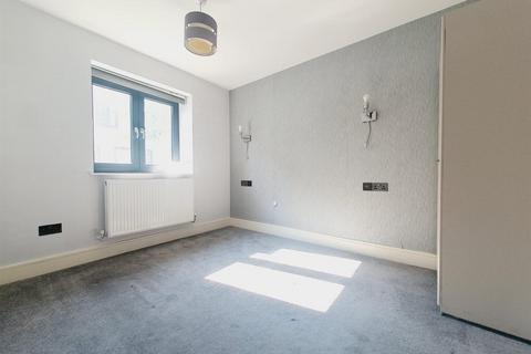 2 bedroom flat to rent, Glading Terrace, London