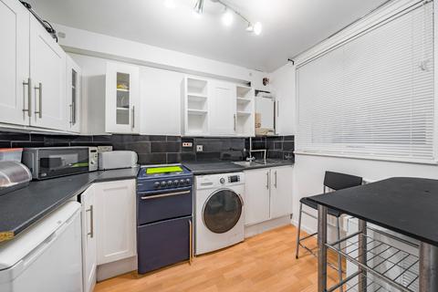 1 bedroom apartment for sale, Barton Close, London, SE15