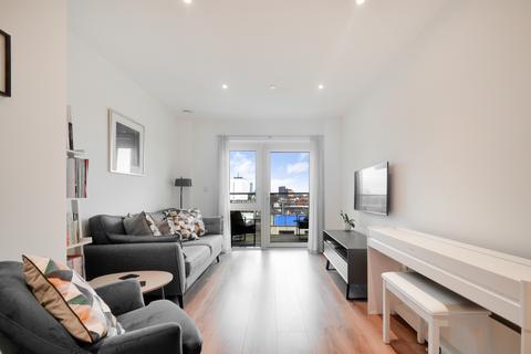 1 bedroom apartment for sale, at Trafalgar House, Dickens Yard, London W5