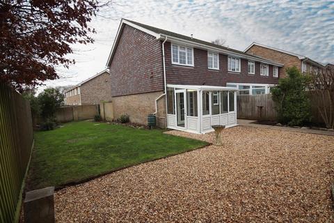 3 bedroom end of terrace house to rent, Grafton Gardens, Pennington