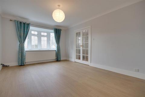 3 bedroom end of terrace house to rent, Grafton Gardens, Pennington