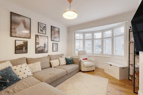 92 Pinewood Avenue, Sidcup, DA15 8BD