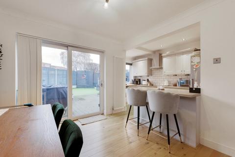 92 Pinewood Avenue, Sidcup, DA15 8BD