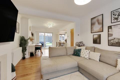 92 Pinewood Avenue, Sidcup, DA15 8BD