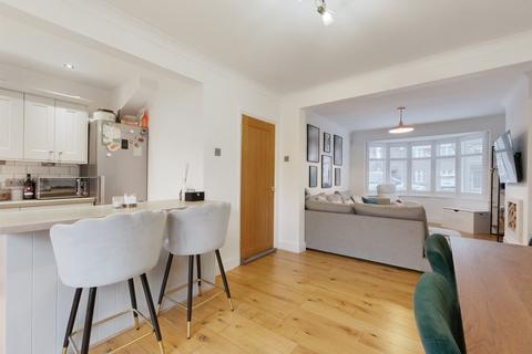 92 Pinewood Avenue, Sidcup, DA15 8BD