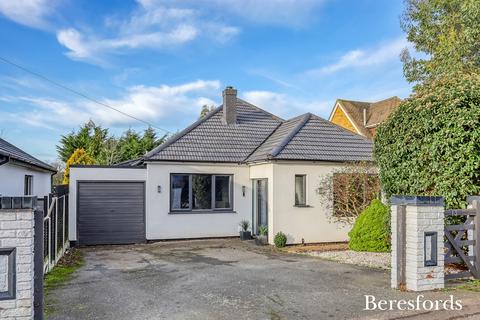 3 bedroom bungalow for sale, Pound Lane, Laindon, SS15