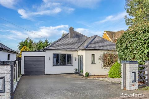 3 bedroom bungalow for sale, Pound Lane, Laindon, SS15