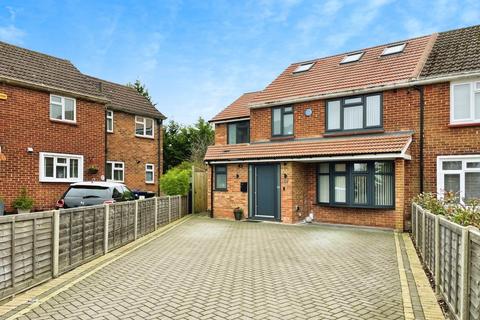 5 bedroom semi-detached house to rent, Grenville Close, Burnham SL1