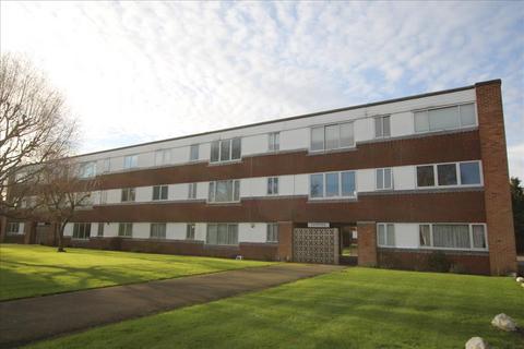 2 bedroom flat to rent, Blunsfield , Potters bar, Potters bar, EN6