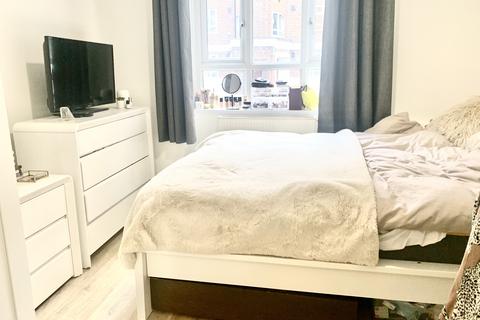 3 bedroom flat to rent, White City Estate, London W12