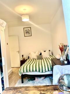 3 bedroom flat to rent, White City Estate, London W12