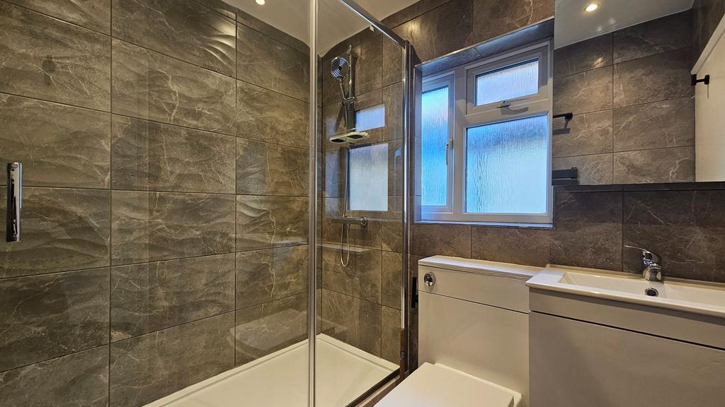 Family Shower Room (First Floor)