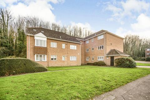 2 bedroom flat to rent, Findlay Close Gillingham ME8