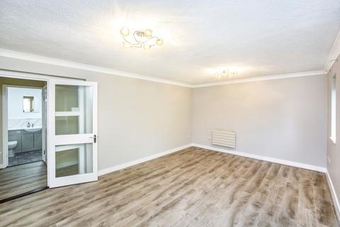 2 bedroom flat to rent, Findlay Close Gillingham ME8