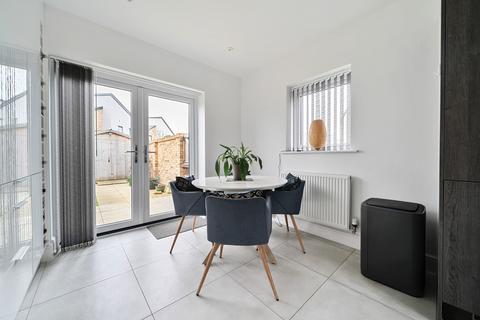 11 Bloomfields, Rainham, Gillingham, ME8 7BZ