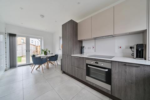 11 Bloomfields, Rainham, Gillingham, ME8 7BZ