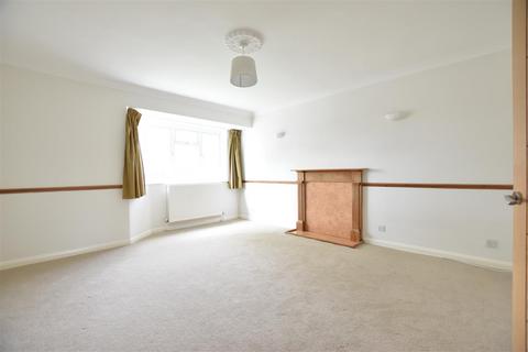 2 bedroom flat to rent, Alexandra Road, Epsom KT17