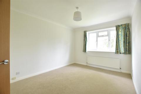 2 bedroom flat to rent, Alexandra Road, Epsom KT17