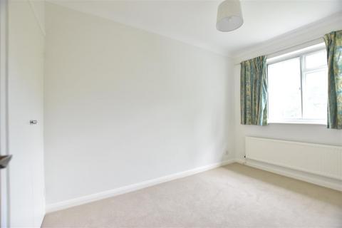 2 bedroom flat to rent, Alexandra Road, Epsom KT17