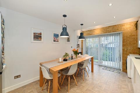 47 Plimsoll Close, London, E14 6EJ