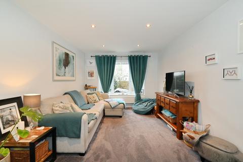 47 Plimsoll Close, London, E14 6EJ