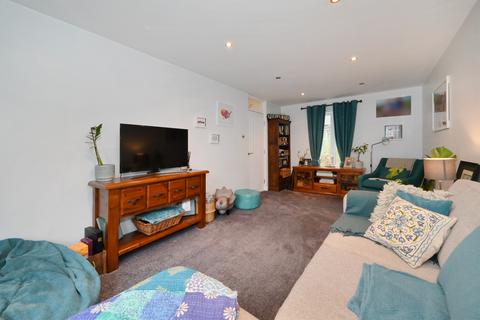 47 Plimsoll Close, London, E14 6EJ