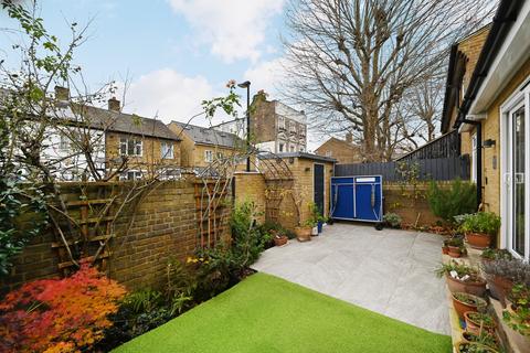 47 Plimsoll Close, London, E14 6EJ