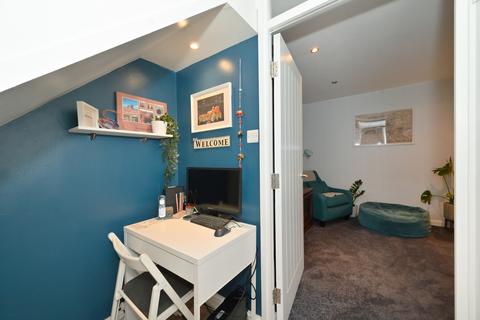 47 Plimsoll Close, London, E14 6EJ