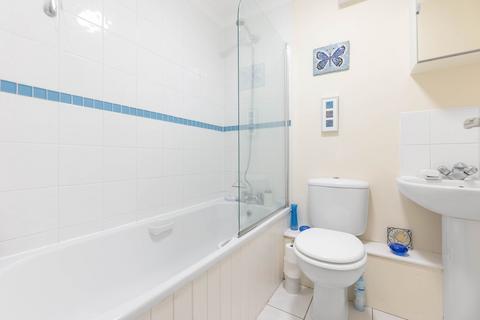 2 bedroom ground floor flat for sale, Woodhead Drive, Laburnum House The Beeches Woodhead Drive, CB4