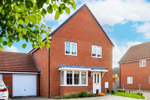 4 bedroom detached house for sale, Cornwell Close  , Buntingford