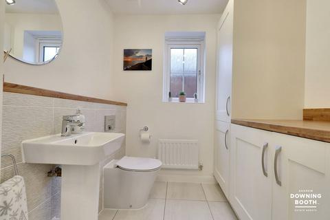 27 Humber Drive, Streethay, Lichfield, WS13 8XF
