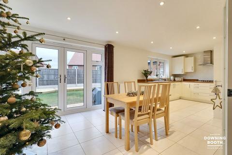 27 Humber Drive, Streethay, Lichfield, WS13 8XF